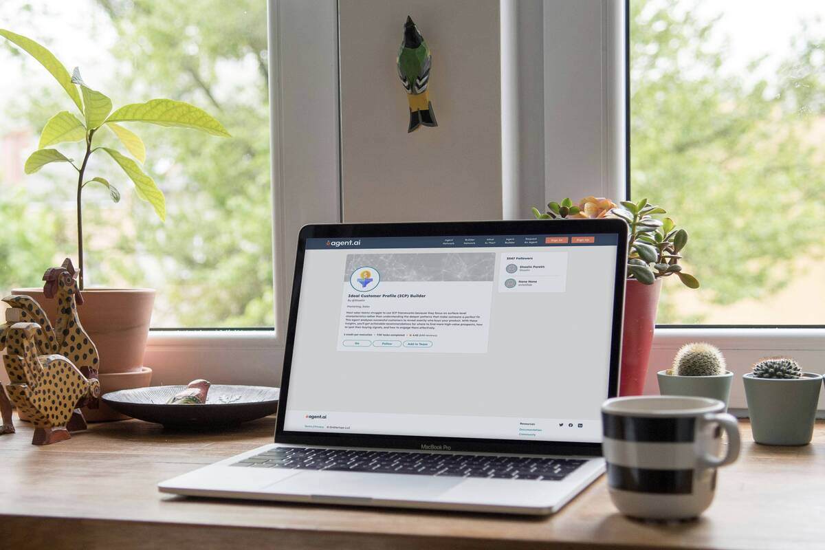 A computer at a desk looking at Agent.AI